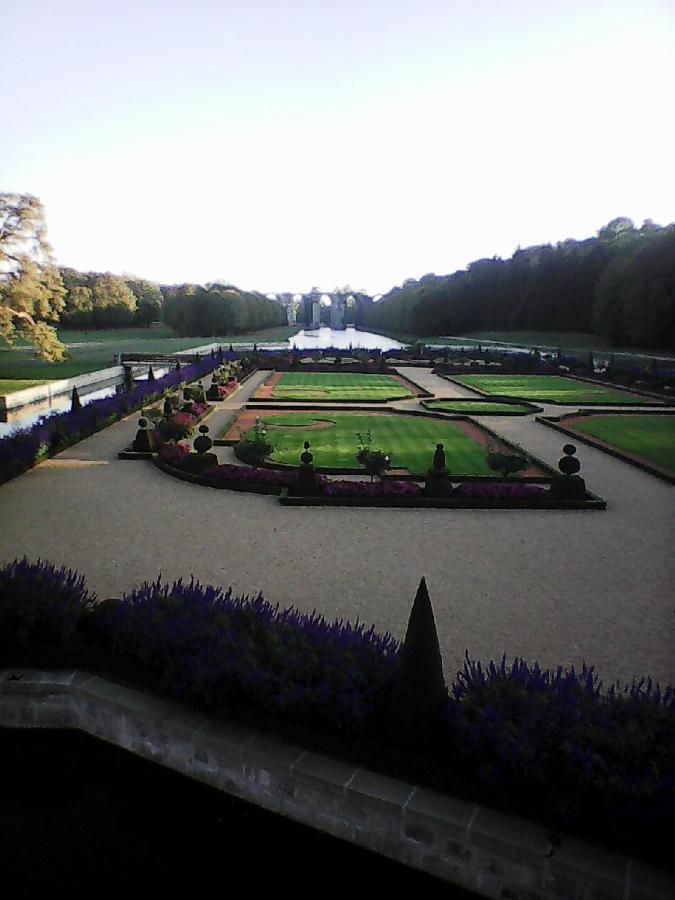 Chambres d'hôtes GOBILLON Maintenon Exterior foto
